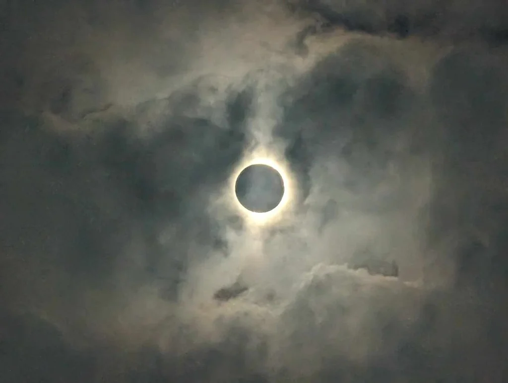 Total solar eclipse crosses North America as millions look skyward — World
