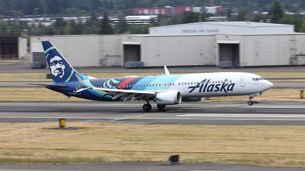 Boeing faces new safety crisis after Alaska Airlines door plug blows out — detail